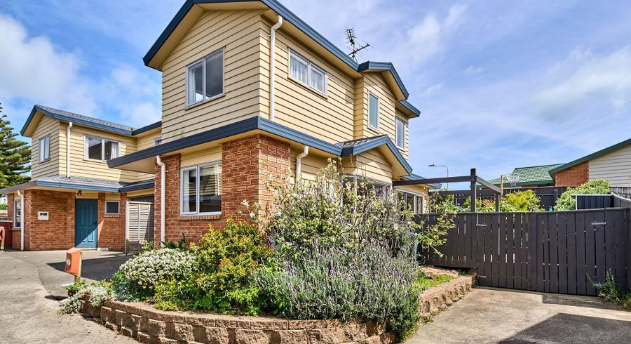  at 10 Pohutukawa Grove, Titahi Bay, Porirua, Wellington