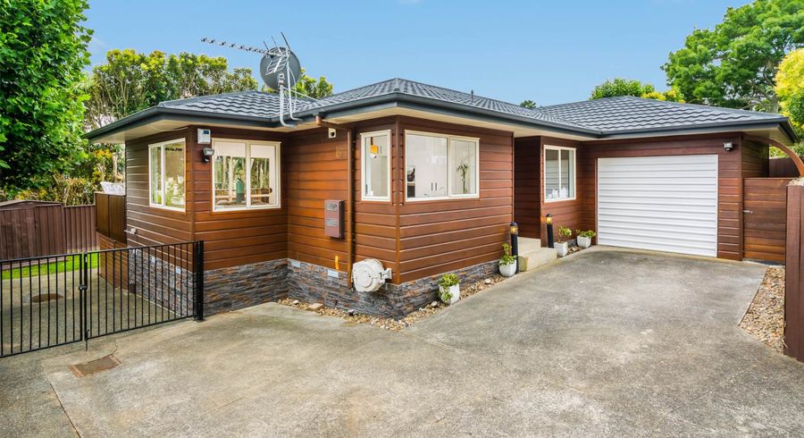  at 2/52 College Road, Northcote, Auckland