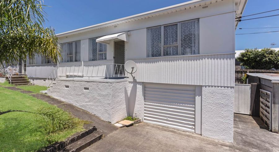  at 1/4 Hutchinson Avenue, New Lynn, Auckland