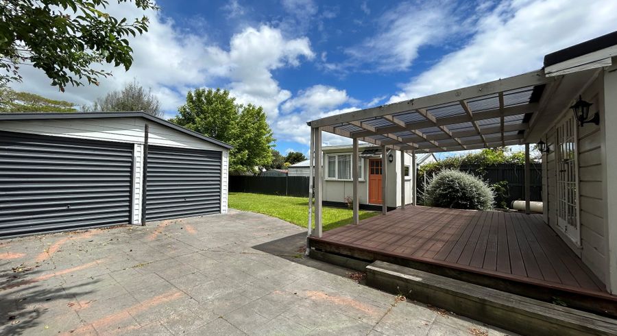  at 702 Avenue Road West, Saint Leonards, Hastings