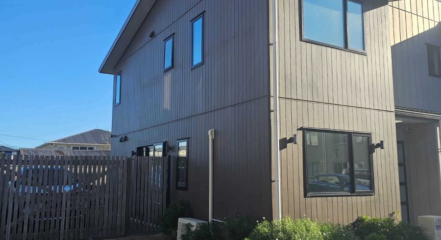  at 12 Eileen Newey Place, Henderson, Waitakere City, Auckland