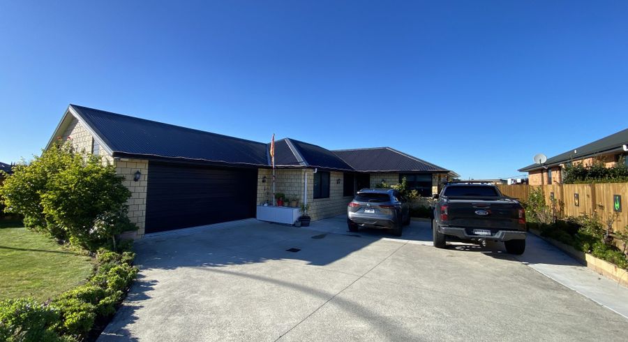  at 77 Farnborough Drive, Grandview Heights, Hamilton, Waikato