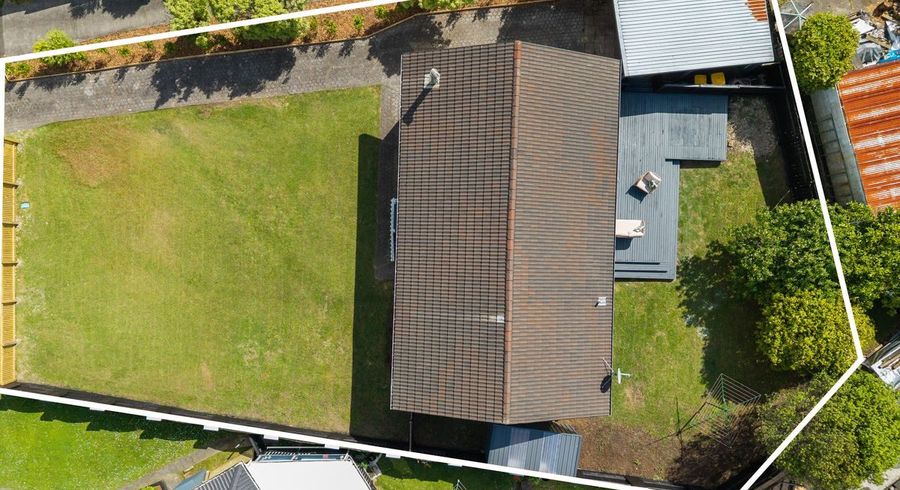  at 5 Moxham Grove, Massey, Waitakere City, Auckland