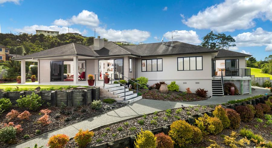  at 39 Schopolo Place, Schnapper Rock, Auckland
