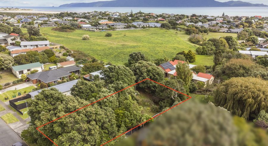  at 53 Queens Road, Waikanae Beach, Waikanae