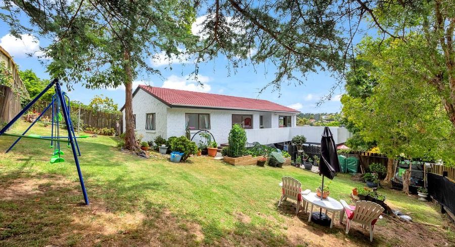  at 2 Hollyhock Place, Browns Bay, North Shore City, Auckland