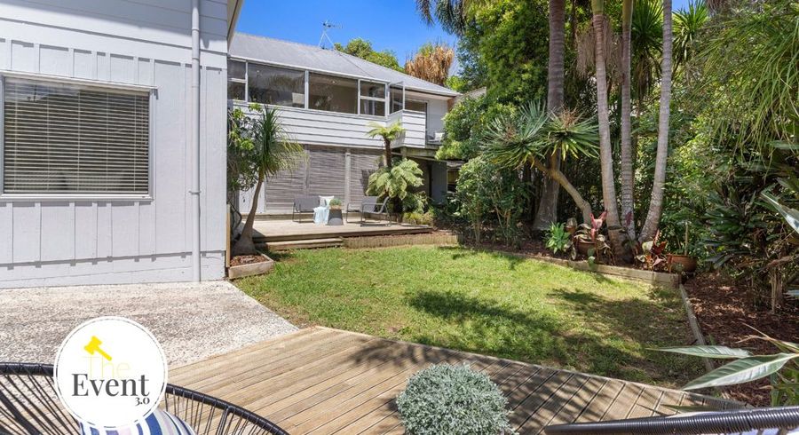  at 982 Beach Road, Torbay, Auckland