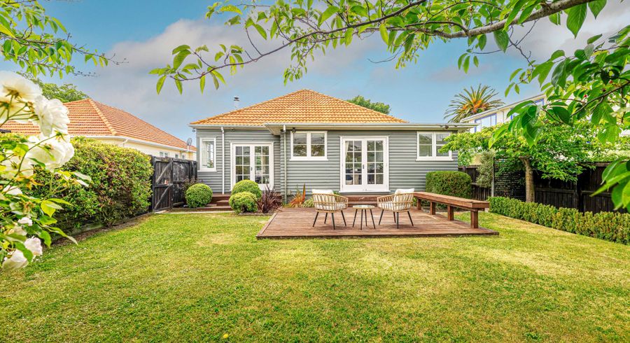  at 1/58 Wilsons Road South, Saint Martins, Christchurch