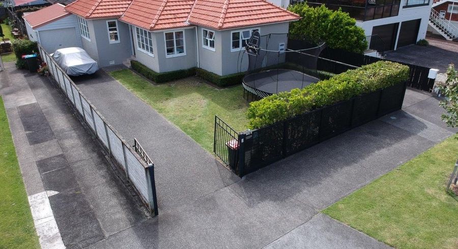  at 1/7 Neville Street, Point Chevalier, Auckland