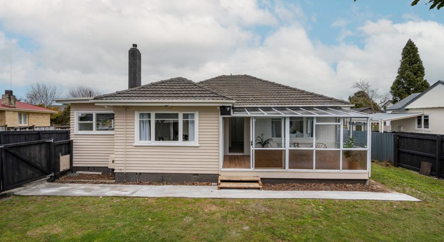  at 35 Lake Crescent, Hamilton Lake, Hamilton, Waikato