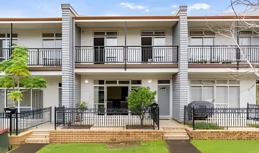  at 4/44 Carlos Drive, Flat Bush, Manukau City, Auckland