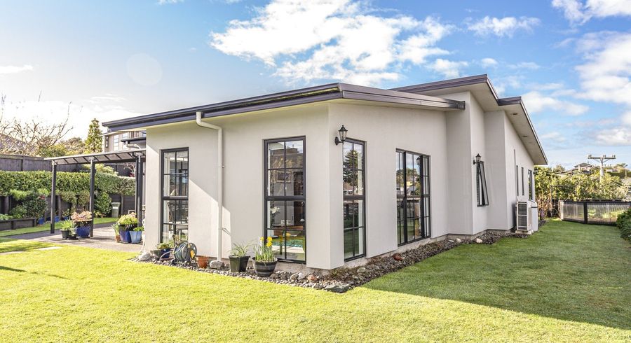  at 8 Lithgow Drive, Otamatea, Whanganui, Manawatu / Whanganui