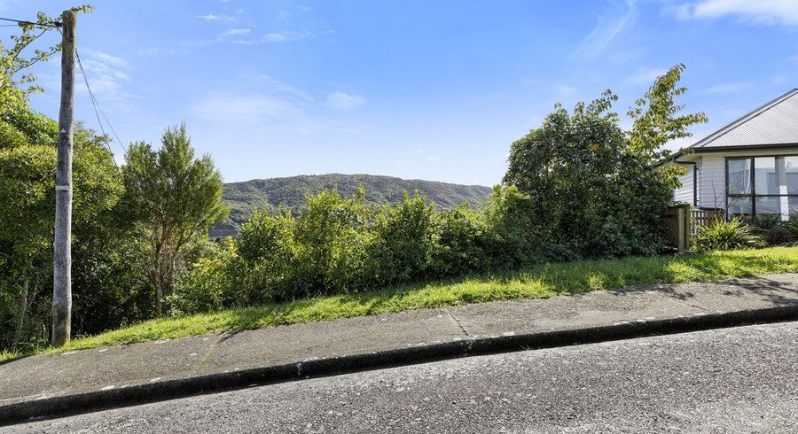  at 8 Castle Crescent, Stokes Valley, Lower Hutt, Wellington