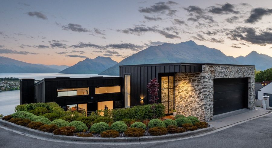  at 92 Hensman Road, Town Centre, Queenstown-Lakes, Otago