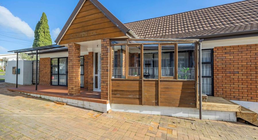  at 1/11 Smale Street, Point Chevalier, Auckland City, Auckland