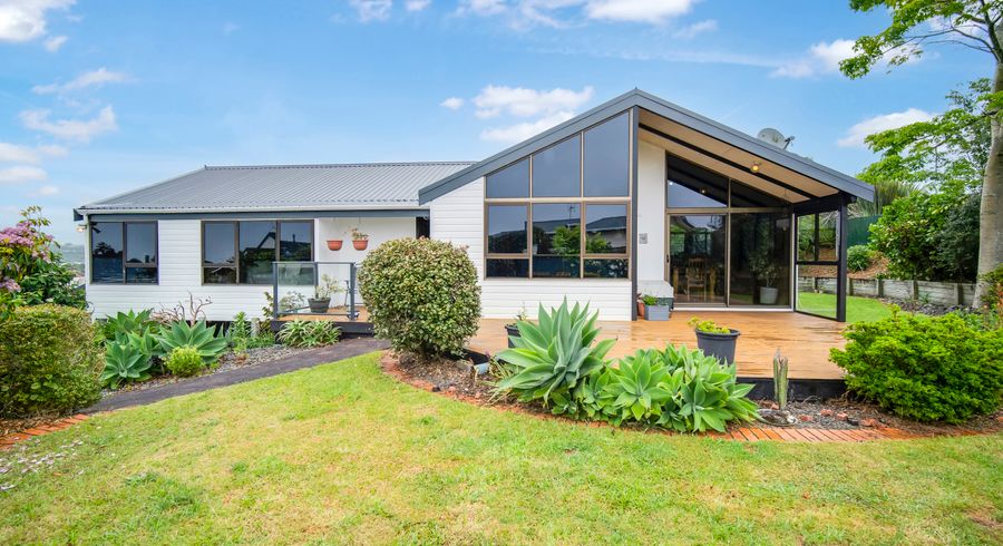  at 11 Caledonia Place, Highlands Park, New Plymouth