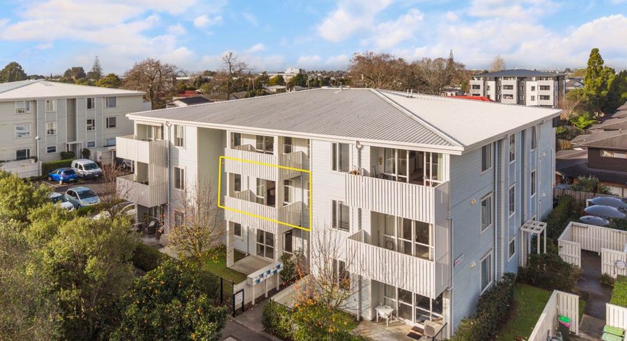  at 104/21 A Swanson Road, Henderson, Waitakere City, Auckland