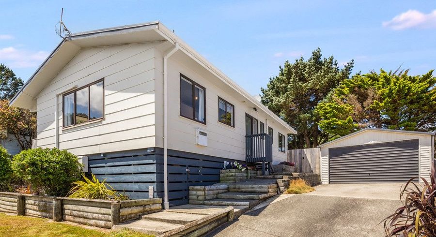  at 15 Staysail Place, Whitby, Porirua