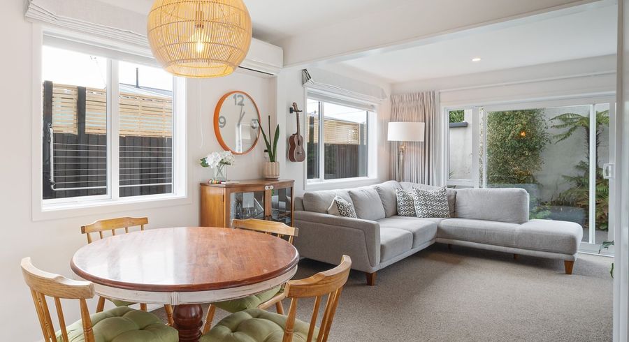  at 2/194 Hastings Street East, Waltham, Christchurch