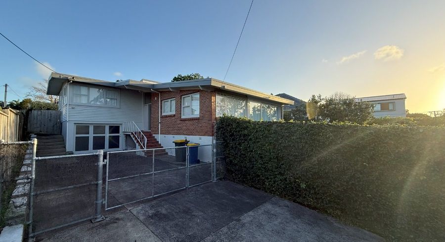  at 14 Riverview Road, New Lynn, Waitakere City, Auckland