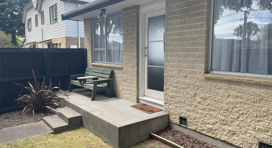  at 2/100 Poulson Street, Addington, Christchurch City, Canterbury