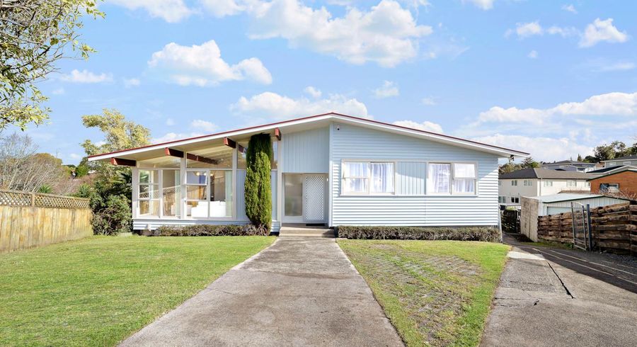  at 11 Mchardy Place, Glenfield, Auckland