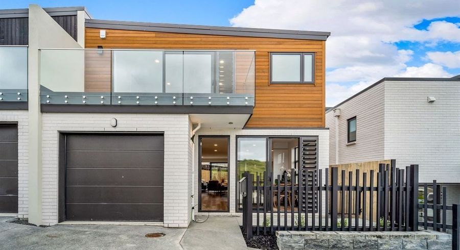  at 5 Milenio Crescent, Rosedale, North Shore City, Auckland