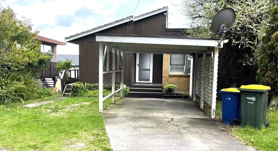  at 1/309 Wairau Road, Totara Vale, North Shore City, Auckland