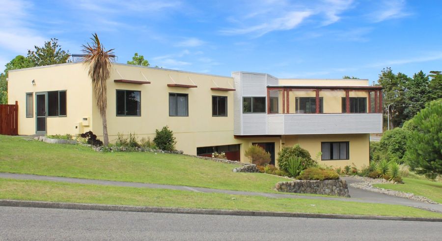  at 8 Ruapehu Drive, Fitzherbert, Palmerston North, Manawatu / Whanganui