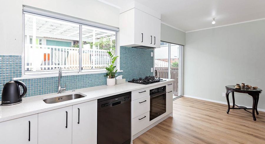  at 3/120 Lynbrooke Avenue, Blockhouse Bay, Auckland