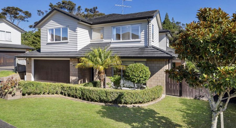  at 18 Bur Oak Terrace, Schnapper Rock, Auckland
