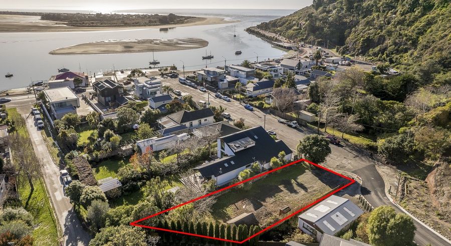  at 10 Cliff Street, Moncks Bay, Christchurch