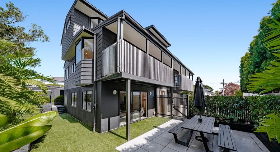  at 2/10 Sylvan Park Avenue, Milford, Auckland