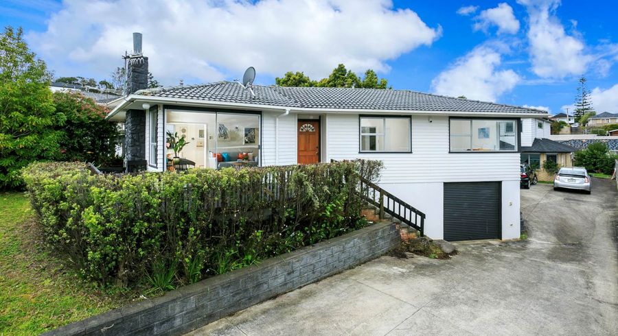  at 6 Mchardy Place, Glenfield, Auckland