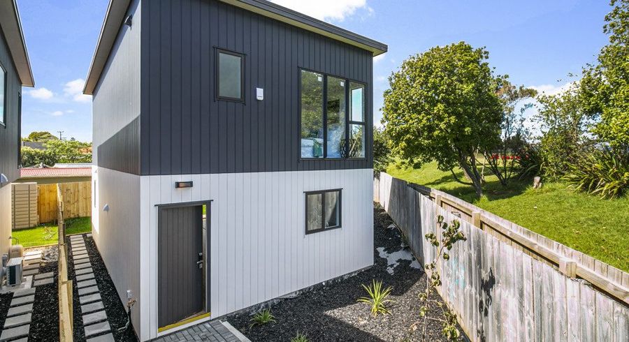  at 20F Fairdene Avenue, Henderson, Waitakere City, Auckland