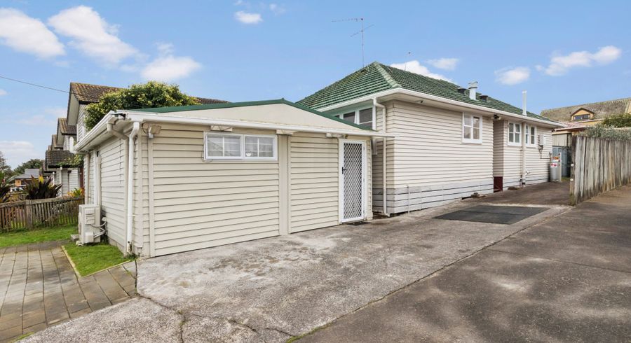  at 29 Carr Road, Three Kings, Auckland