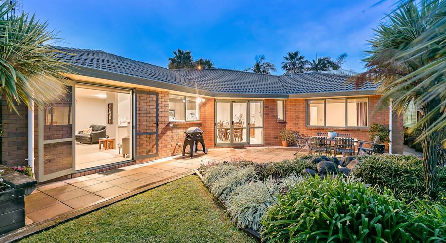  at 4 Ponderosa Drive, Oteha, Auckland