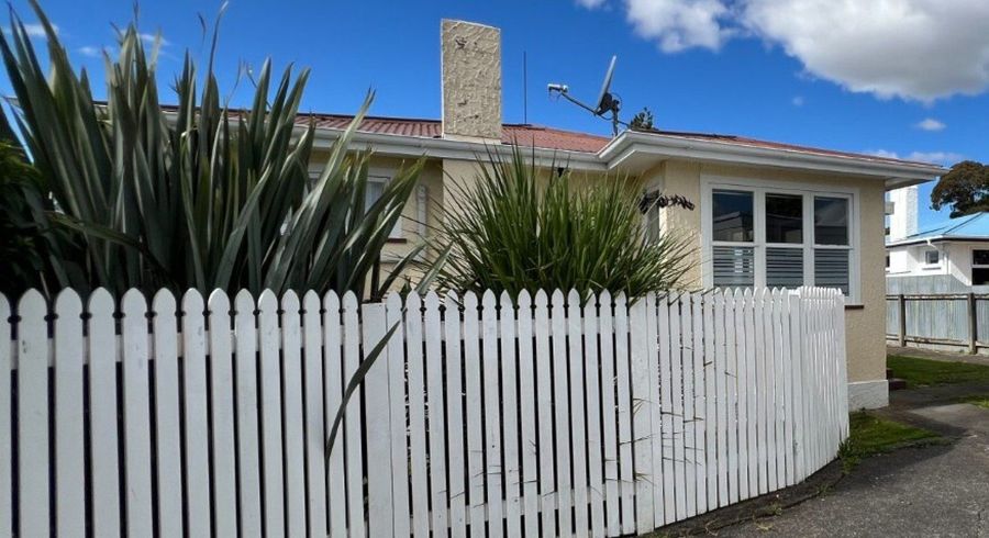 at 10/355 Botanical Road, West End, Palmerston North