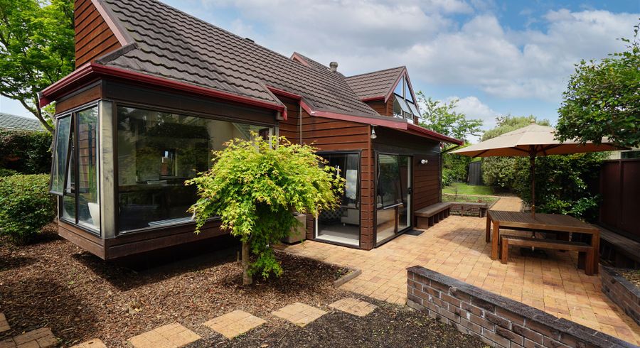  at 23 Kensington Place, Fairfield, Hamilton
