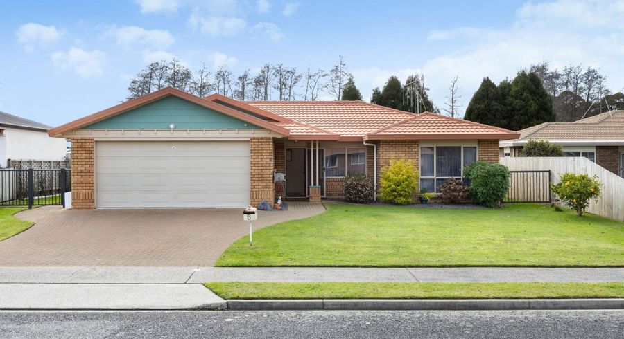  at 5 Reynolds Drive, Glenview, Hamilton