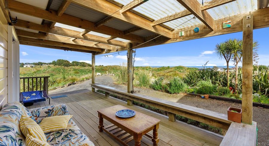  at 24 Strathnaver Glen, Waikawa Beach, Manakau