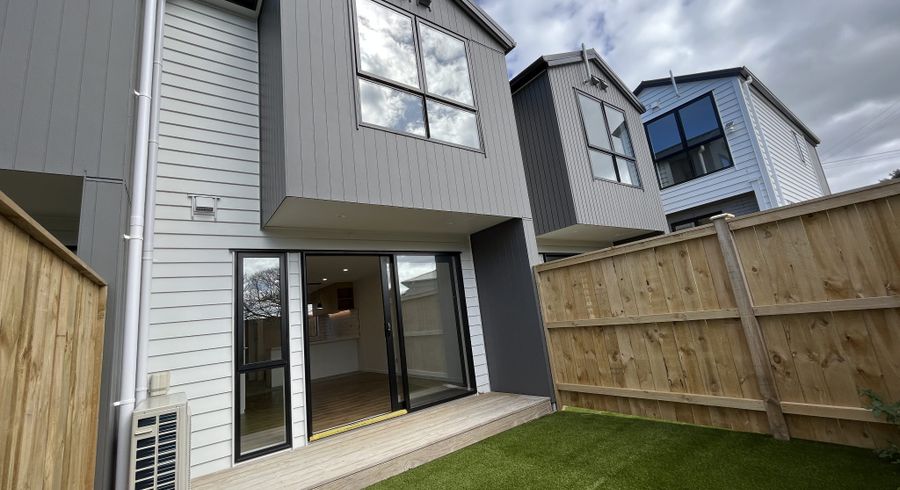  at 4/31 Reid Road, New Lynn, Auckland