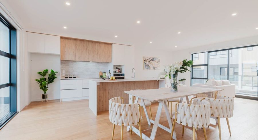  at 952E East Coast Road, Browns Bay, North Shore City, Auckland