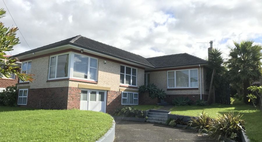  at 12 Tiroroa Avenue, Te Atatu South, Waitakere City, Auckland