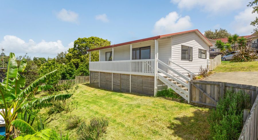  at 2/16 Normanton Street, Glenfield, North Shore City, Auckland