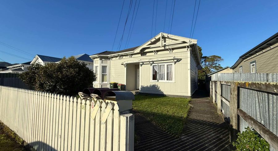  at 8a Central Terrace, Alicetown, Lower Hutt, Wellington