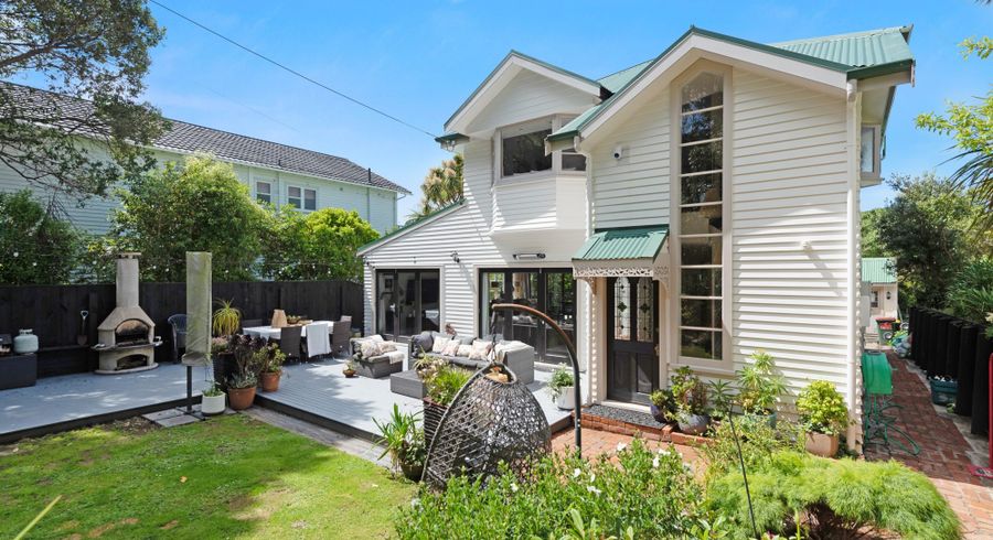  at 32 Homewood Crescent, Karori, Wellington