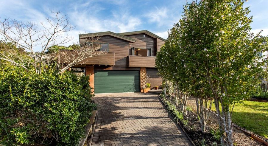  at 9  Highwood Grove, Torbay, North Shore City, Auckland