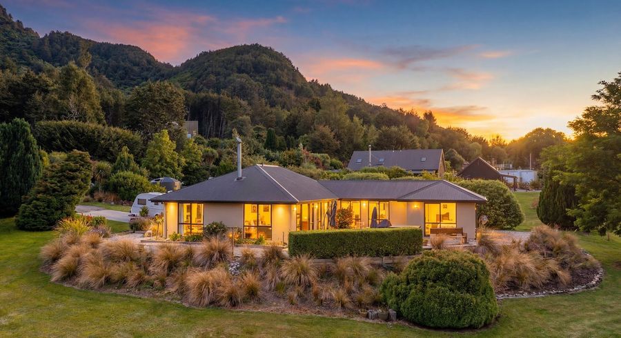  at 10 Cove Lane, Mount Creighton, Queenstown-Lakes, Otago