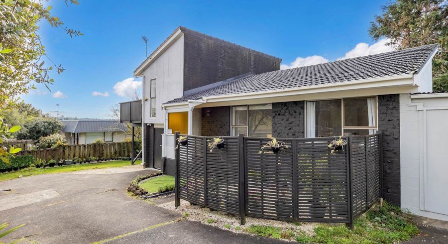  at 2/307A Wairau Road, Totara Vale, North Shore City, Auckland